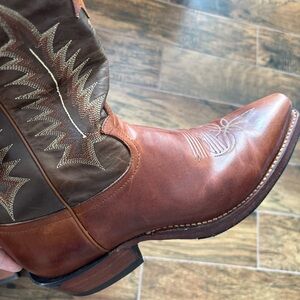 SOLD Tony Lama two tone Vintage Men’s Boots Classic Snip Toe USA 10